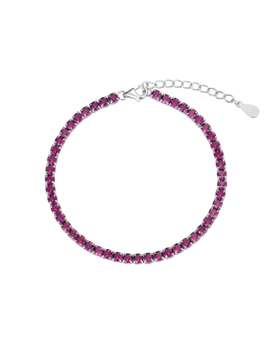 Una pulsera de circonita rodinada "rivière" de 3 mm con garras en color rubí sería una elección elegante y cautivadora. Este est