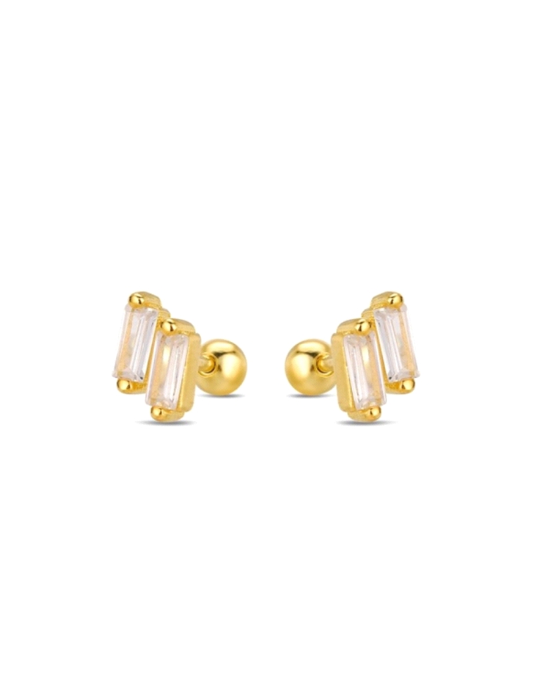 Este piercing ofrece un diseño sofisticado y elegante. Está chapado en plata para un acabado brillante y duradero. Las baguettes