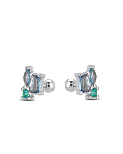 Este piercing ofrece un diseño elegante y versátil. Está elaborado en plata rodiada, lo que le confiere un acabado oscuro y dist