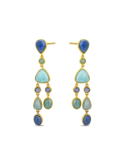 Estos elegantes pendientes presentan hermosas amazonitas engastadas en un chapado ovalado. La amazonita, conocida por sus tonos 