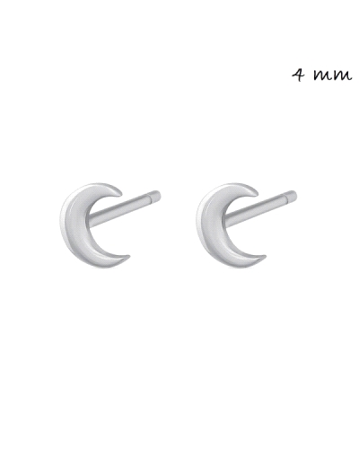 Los pendientes de plata en forma de luna de 4 mm son una opción encantadora y versátil. Con un tamaño ligeramente mayor que los 