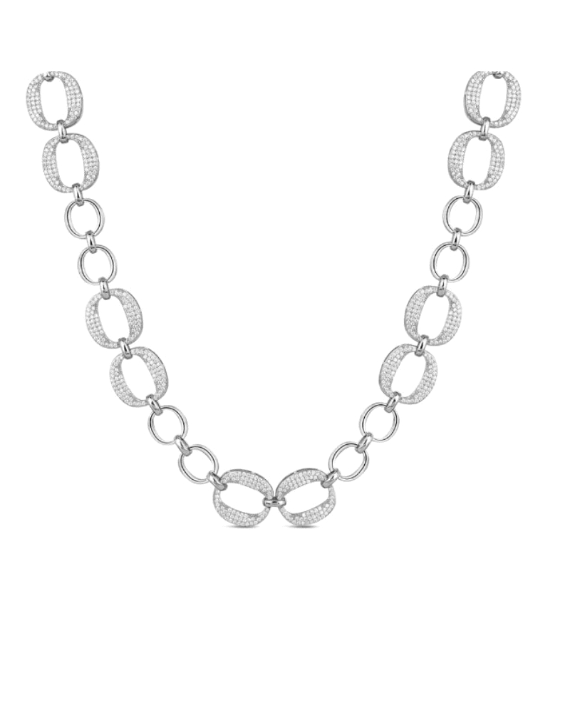 Este collar de circonitas presenta aros lisos intercalados con óvalos pavé de 16 mm. La combinación de los aros y los óvalos pav