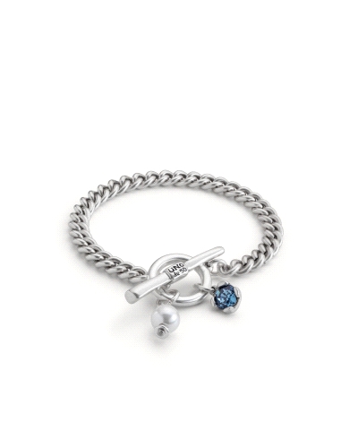 Pulsera bañada en plata de ley de cuero con una pieza central decorada con un cristal facetado azul. Dispone de un elegante y có