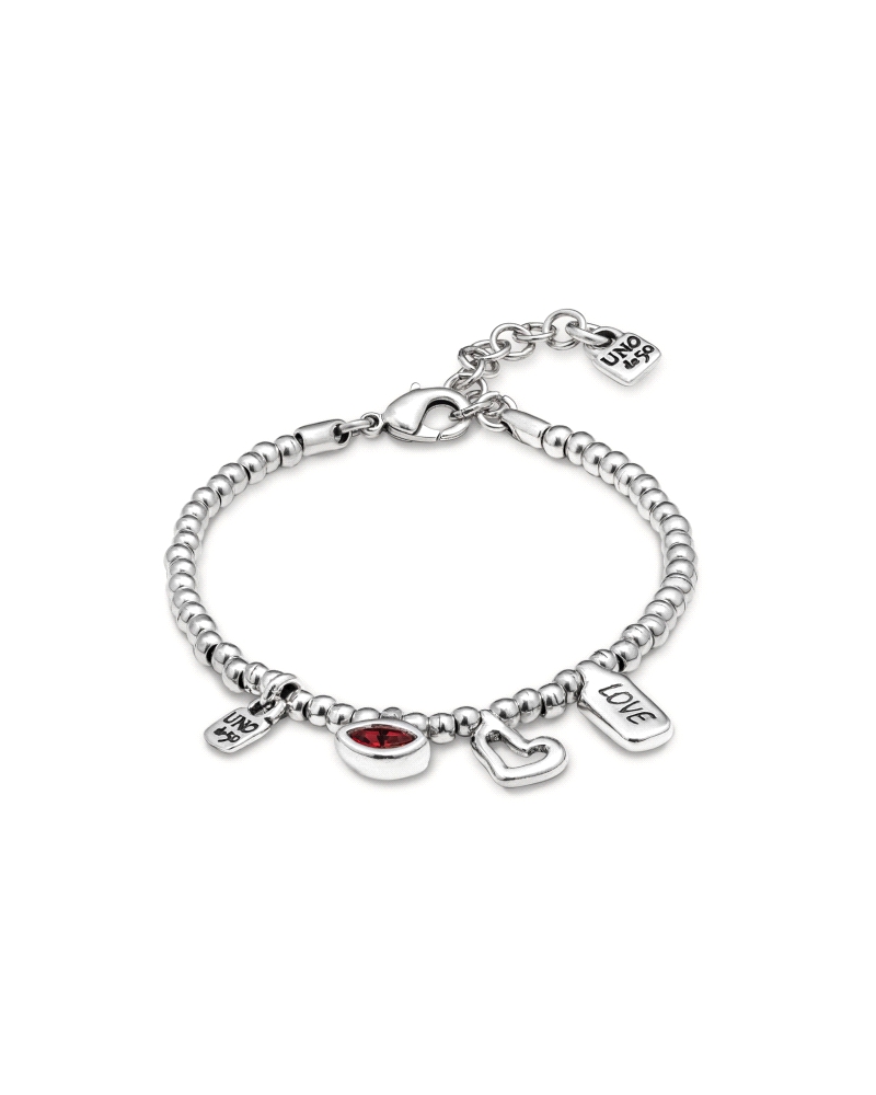 Esta romántica pulsera bañada en plata cuenta con múltiples piezas perladas, de las que cuelgan tres charms: un candado y un cor