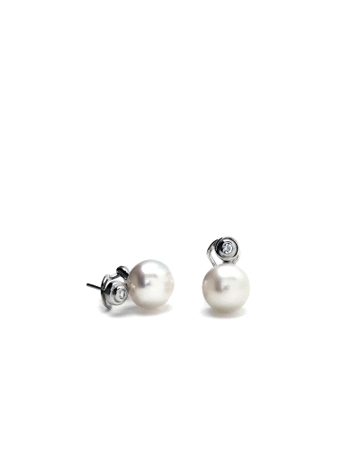 Pendientes perlas detalle circular formado por una circonita. Pendientes pequeños perfectos para combinar con otros tipos de pen