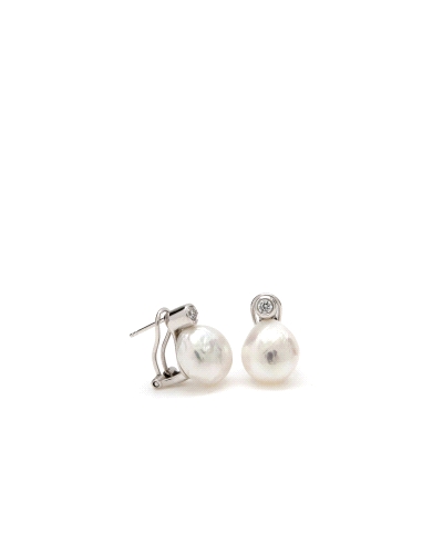 Pendientes de plata de ley con circonita blanca y perla cultivada. Estos elegantes pendientes están elaborados en plata de ley d