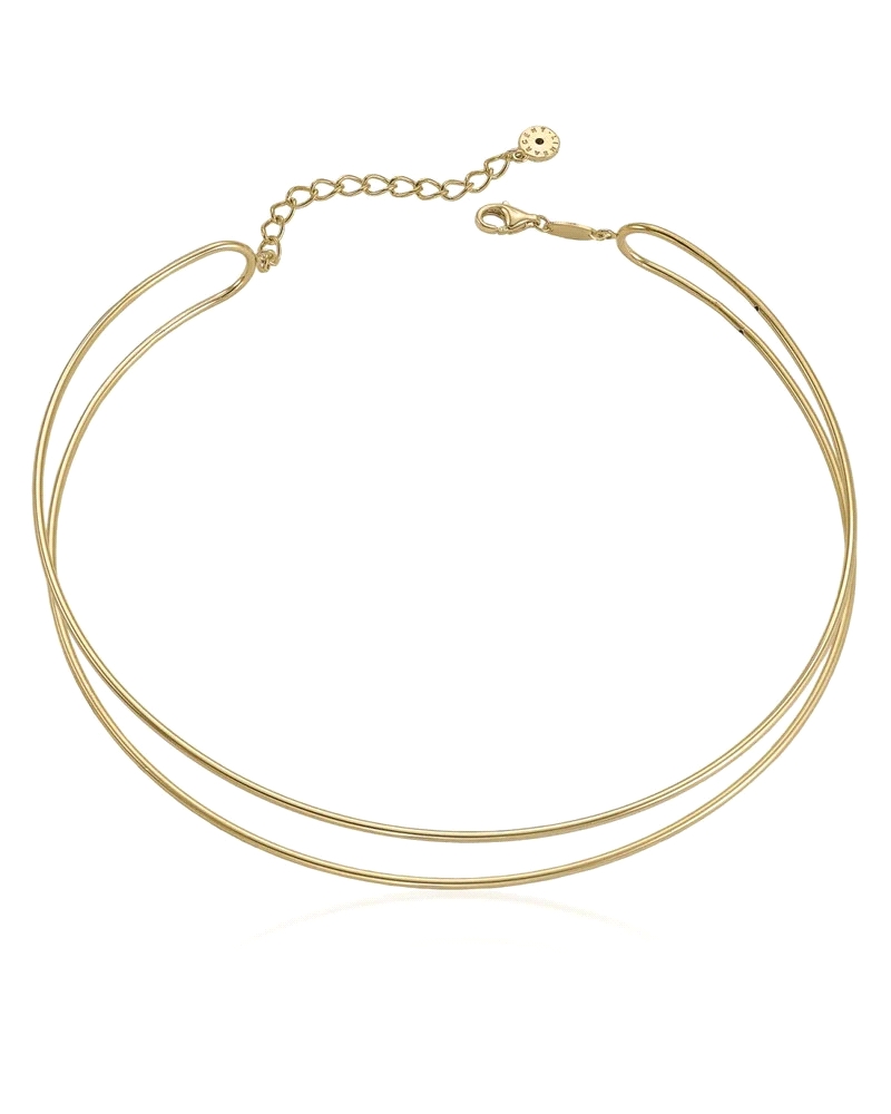 Este choker destaca por su diseño único y sofisticado, fabricado en plata de ley y delicadamente bañado en oro para un acabado b