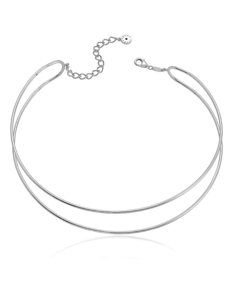 Este choker destaca por su diseño único y sofisticado, fabricado en plata de ley con un acabado brillante y duradero. La estruct