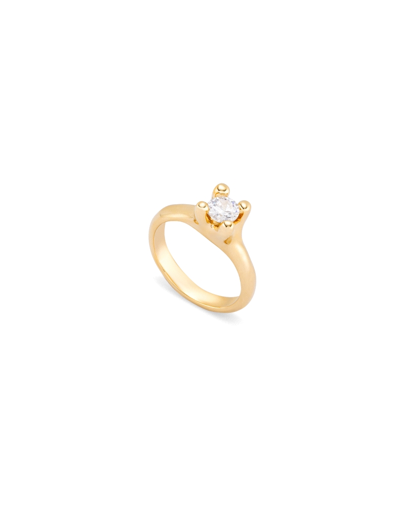 Anillo de aleación de metales bañado en oro de 18k con circonita blanca tipo solitario. Joyas hechas en España, elaborada 100% a