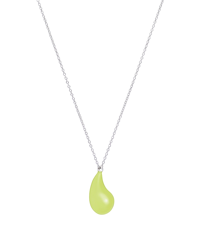 Un collar de acero con un colgante en forma de gota con esmalte verde pistacho de 20 mm es una pieza elegante y moderna que pued