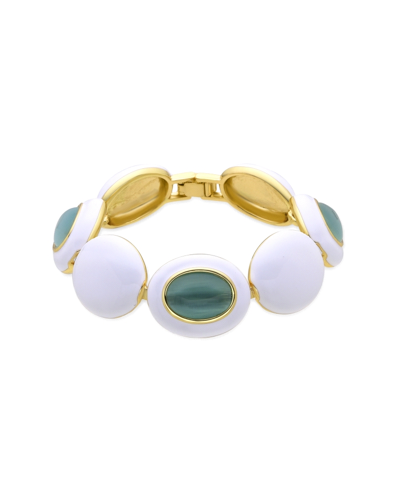 Pulsera acabada en oro amarillo de 18k. África se convierte en la línea perfecta para mujeres con personalidad, que no temen arr