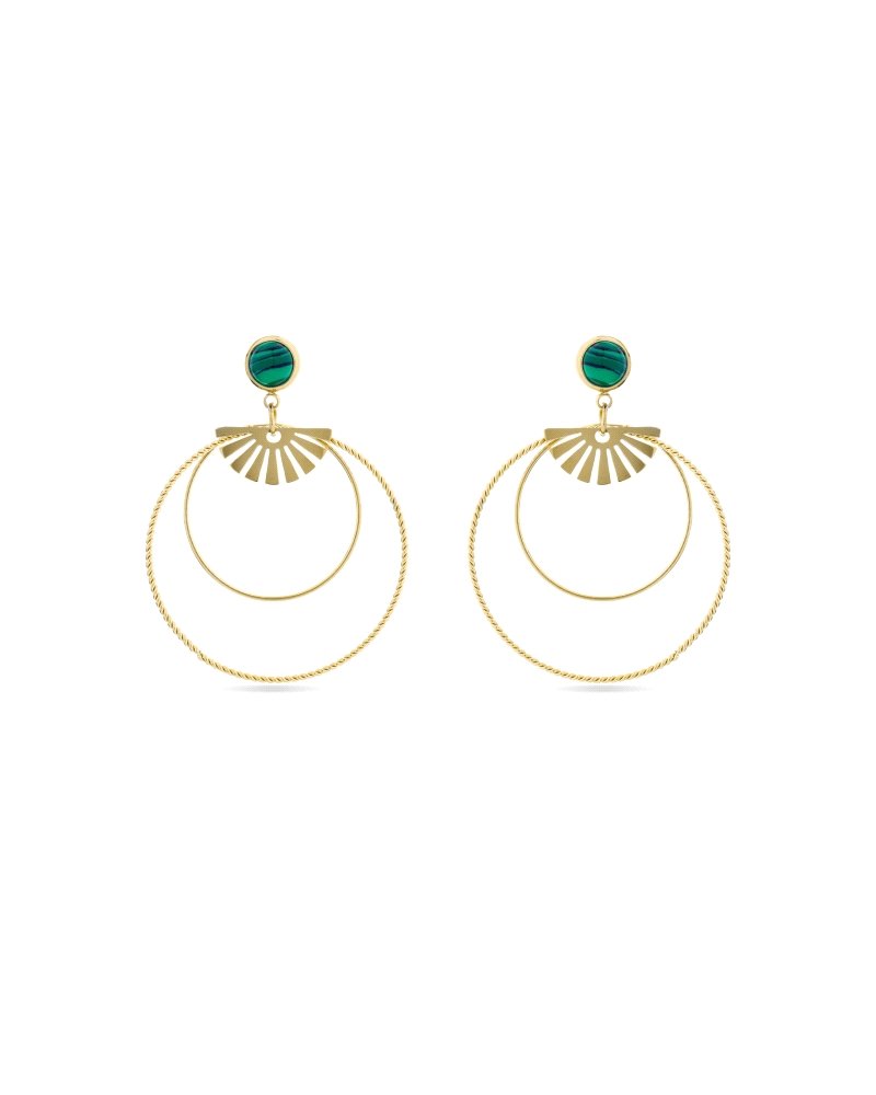 Pendientes acabados en oro amarillo de 18K. África se convierte en la línea perfecta para mujeres con personalidad, que no temen