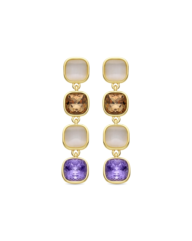 Estos pendientes están elaborados en acero quirúrgico y presentan un acabado en oro de 18 quilates, ofreciendo un diseño elegant