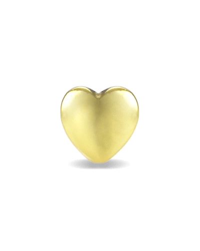 Un piercing de plata de ley bañada en oro, con un diseño en forma de corazón. Este accesorio combina la elegancia del baño de or