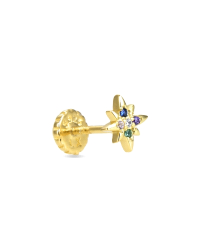 Un piercing de plata de ley bañada en oro, con un diseño en forma de estrella y adornado con circonitas de colores. Este accesor