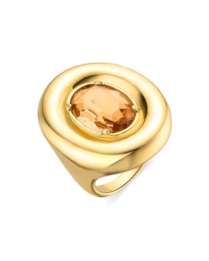 Anillo de circonita champagne acabado en oro amarillo de 18k. África se convierte en la línea perfecta para mujeres con personal