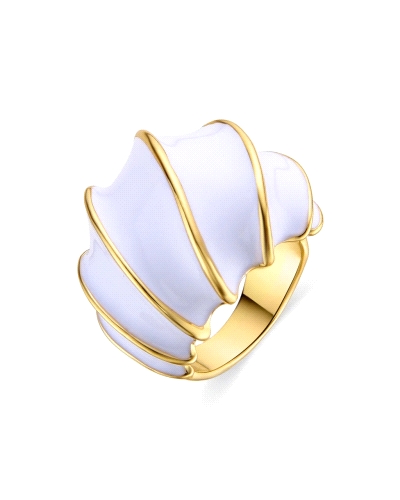 Anillo harsad acabado en oro amarillo de 18k. África se convierte en la línea perfecta para mujeres con personalidad, que no tem