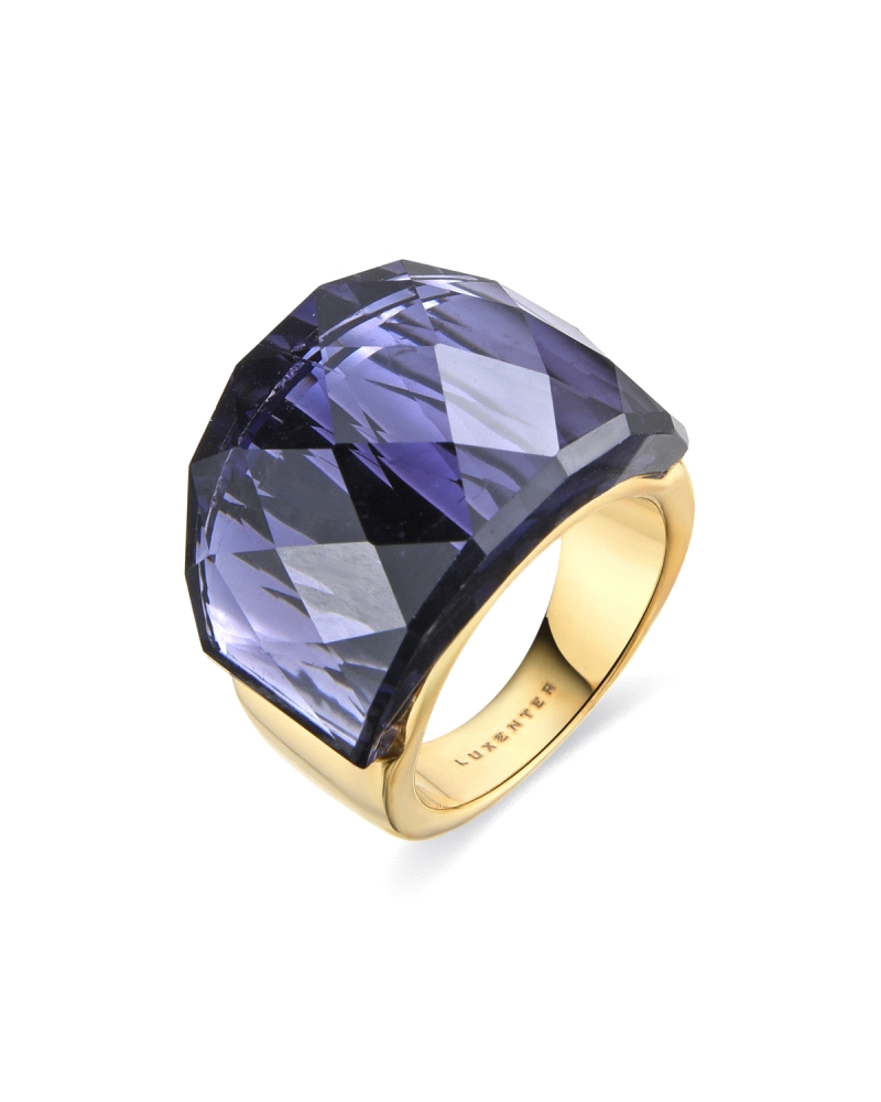 Anillo elaborado en plata de ley con cuarzo hidrotermal morado acabado en oro amarillo de 18K. África se convierte en la línea p