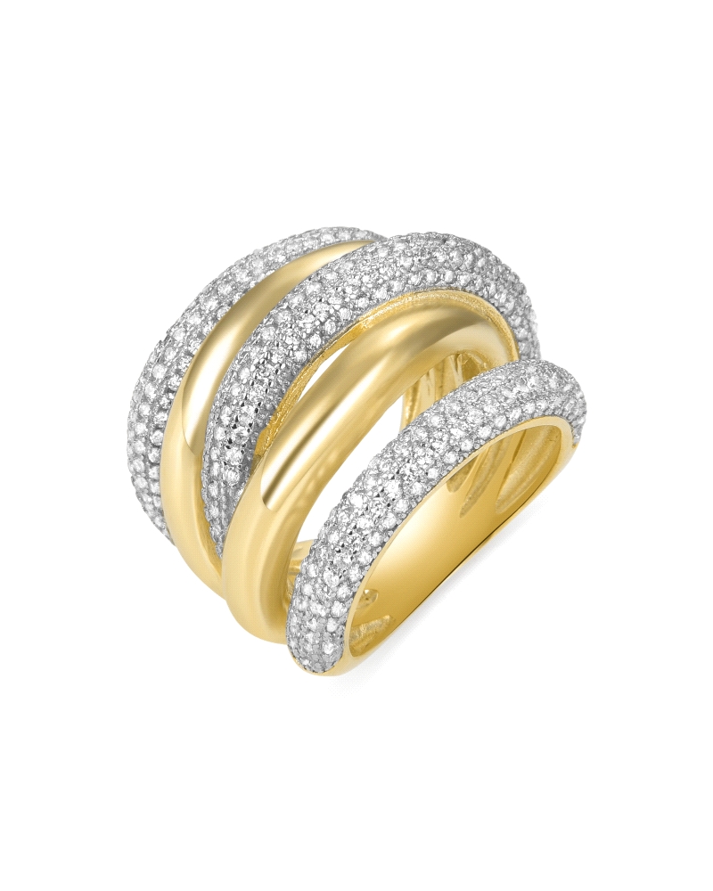 Un anillo elegante y sofisticado elaborado en plata de ley con un delicado baño de oro amarillo, que le otorga un acabado cálido