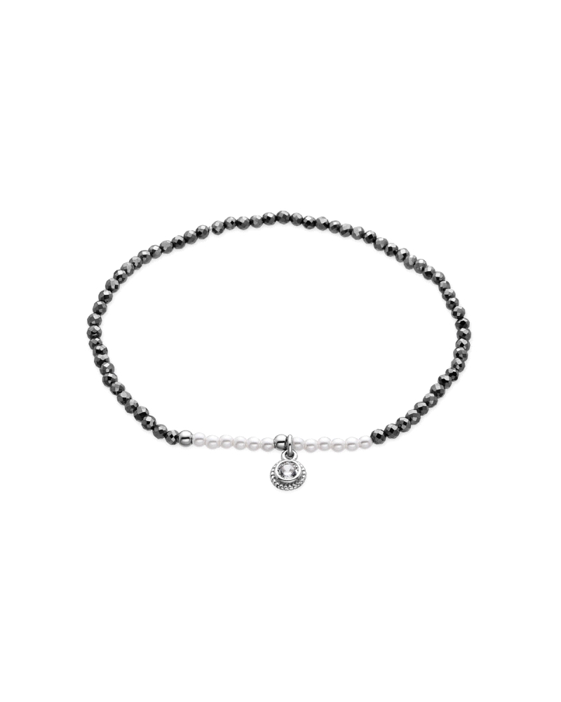 Pulsera elaborada en plata de ley 925, que destaca por su diseño moderno y elegante. Esta pieza está compuesta por bolitas blanc