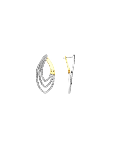 Pendientes elaborados en plata de ley 925, con un elegante cierre acabado en oro amarillo de 18K. La parte principal de los pend