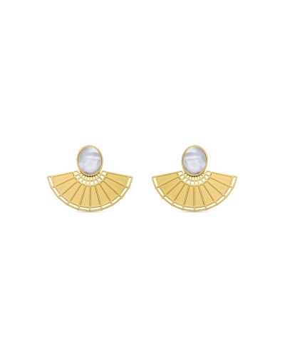 Los pendientes con madreperla blanca y acabados en oro amarillo de 18K son joyas elegantes y atemporales que combinan la delicad