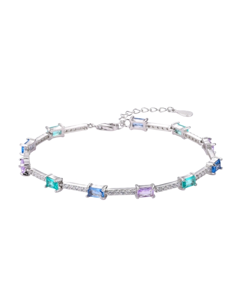 Esta pulsera de plata rodiada es una joya vibrante y elegante, diseñada para realzar cualquier atuendo con un toque de color y s