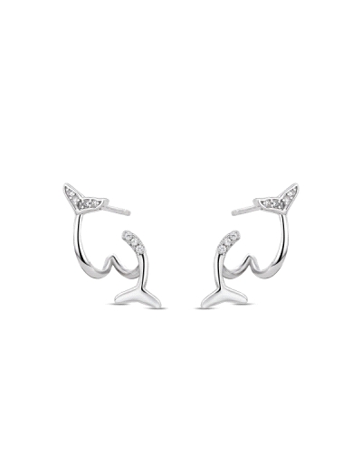 El pendiente de plata rodiada en hilo doble con diseño de cola de ballena de 20 mm es una pieza de joyería única y moderna que c