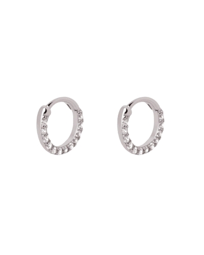 Los pendientes de plata rodiada en forma de aro con circonitas de 12 mm son una joya elegante y atemporal que complementa cualqu