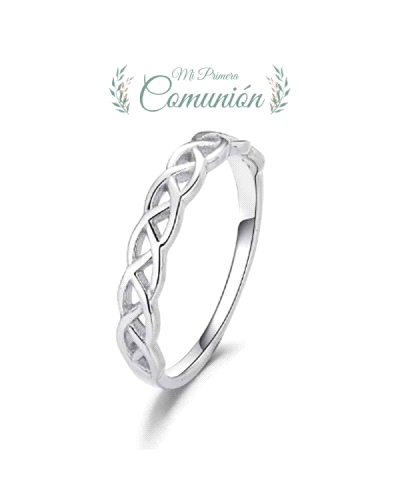 El anillo de plata rodiada con diseño de trenza es una pieza elegante y atemporal que combina un estilo clásico con un toque con