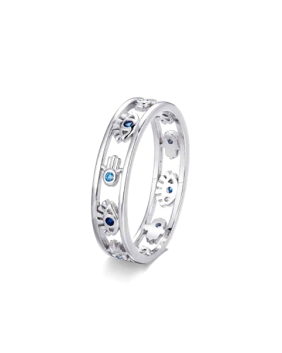 El anillo de plata rodiada con diseño de ojos y manos y piedra azul es una pieza única y simbólica que combina elementos de prot