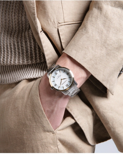 Estilo y durabilidad se combinan en este reloj para hombre Viceroy. La caja y el brazalete bicolor en acero e IP dorado aportan 