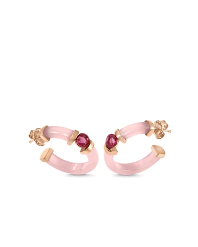 Pendientes aros originales detalle central de gema fucsia. Estas argollas son perfectas para arriesgar y acertar; su diseño actu