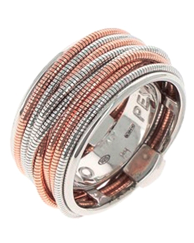 Este anillo de Pesavento es una pieza moderna y elegante, elaborada en plata de alta calidad. Su diseño está formado por hilos e