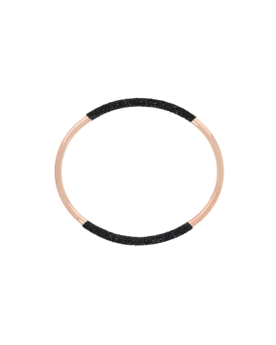 Esta pulsera de Pesavento es una pieza elegante y sofisticada que combina la calidad de la plata con el brillo cálido del baño e