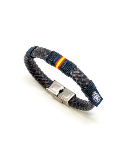 Cómoda y elegante pulsera elaborada con piel azul marino. Adornada con cordón náutico azul marino y etiqueta de la Policía Nacio
