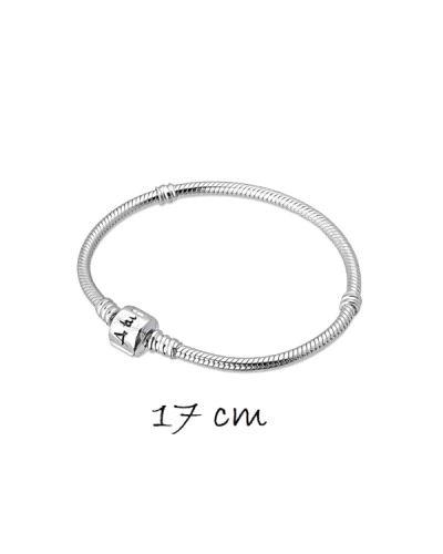 La pulsera de plata "A Tu Lado" de 17 cm de largo y 3 mm de ancho es un accesorio elegante y sofisticado, ideal para quienes bus