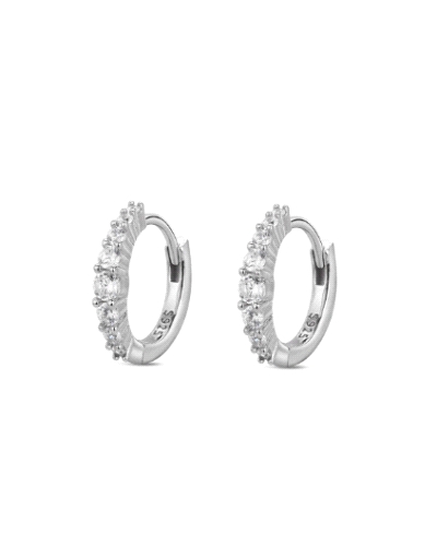 Estos elegantes pendientes de aro, elaborados en plata de ley 925, destacan por su diseño sofisticado y atemporal. Con un diámet