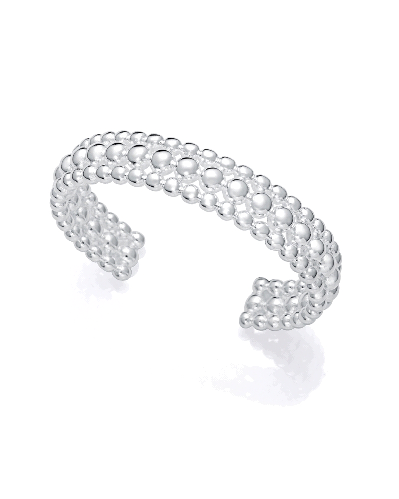 La pulsera de ancho medio chapado en plata 999 de la colección de Laura Escanes es una pieza que combina elegancia y estilo mode