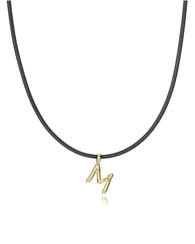 El collar Viceroy 15199C09010 combina acero y titanio con acabados IP negro y dorado, ofreciendo un diseño moderno y elegante. C