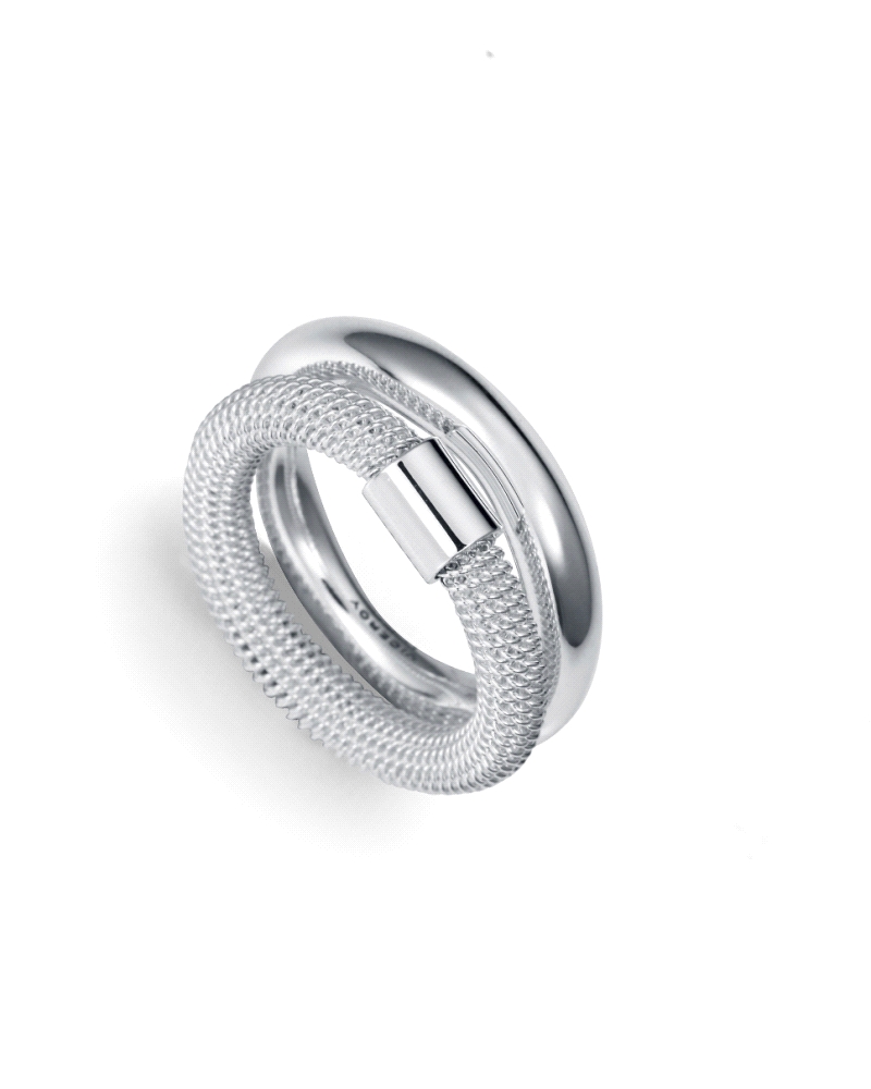 Anillo de Viceroy de acero chapado en plata 999 de la colección de Laura Escanes. Con diseño doble, un acabado liso con brillo y