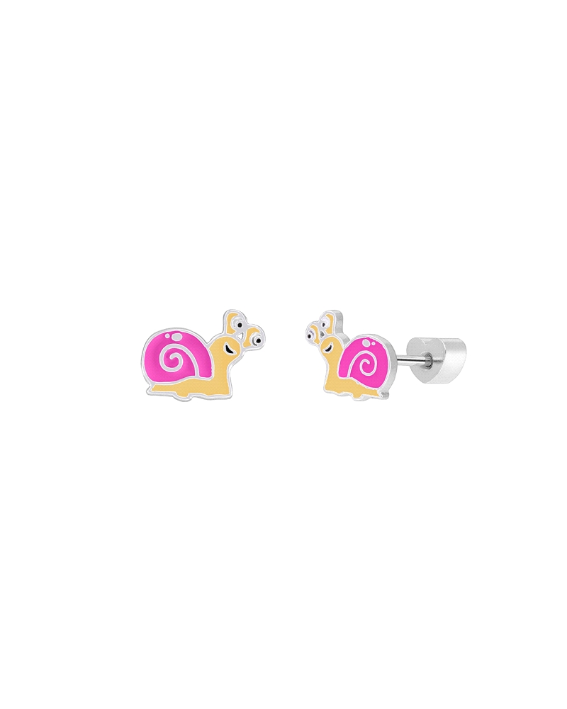 Pendiente caracol en plata de ley 925 rodiada con esmalte fucsia, beige, blanco y negro. Cierre de rosca en forma de corazón. Me