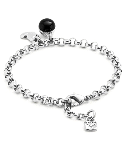 Elegancia con alma.
Esta pulsera con cadena de eslabones redondeados destaca por su diseño sutil pero con carácter. Los dos cha