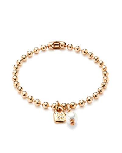 UNOde50 Bracelet PUL2554BPLORO0M presenta un diseño de cadena con un colgante de perla, elaborado con una aleación de metales ch