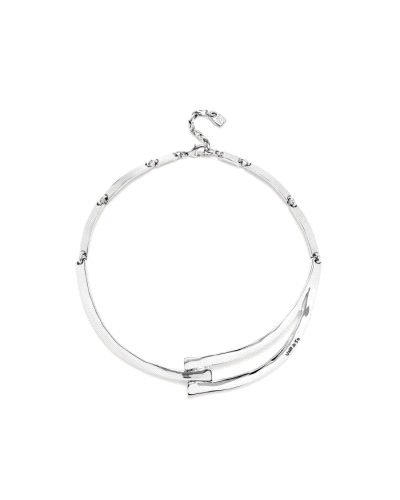 Collar rígido bañado en plata con formas geométricas. Rompe esquemas con este collar exclusivo de la colección Ser Original.
Su