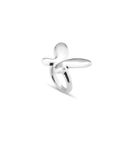 Anillo UNODE50 bañado en plata de ley con una mariposa central de gran tamaño. Una joya hecha en España elaborada 100% artesanal