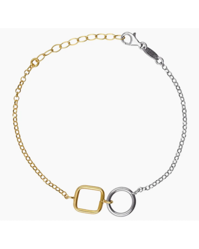 Pulsera de Plata de Ley bañada en Oro de 18kt y Rodio. Tamaño del motivo de 2,2cm x 1cm en forma de círculo y cuadrado. Largo de