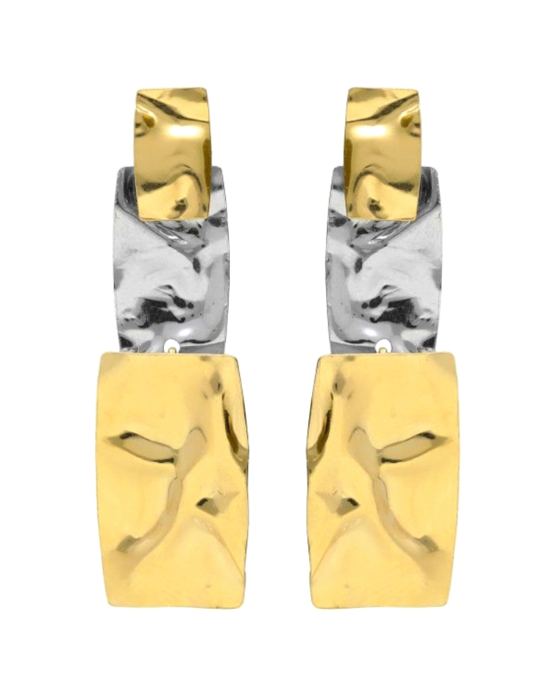 Pendientes largos de Plata de Ley bañada en Oro de 18kt y Rodio. Tamaño motivo: 3,8cm x 1,2cm con forma de rectángulos en textur