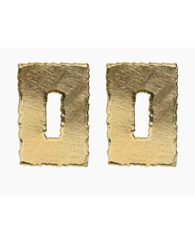 Pendientes largos de Plata de Ley con baño de oro de 18K con textura. Tamaño del motivo de 3,5cm x 2,5cm en forma de rectángulo 