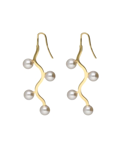 Pendientes gancho largos con perlas de Plata de Ley con baño de oro de 18K. Tamaño del motivo de 4cm x 1,5cm en forma de árbol. 